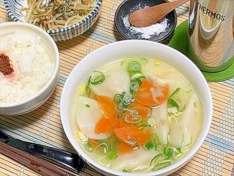 市販でごめんね水餃子…でもシンプル染み旨スープだよ